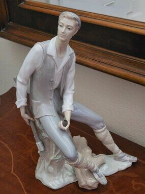 RARE VINTAGE RETIRED LLADRO PORCELAIN RUSTIC WOODCUTTER MALE FIGURINE 4656